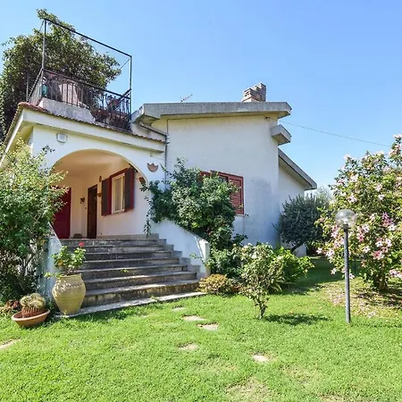 Stunning In With Kitchen 4* Davoli