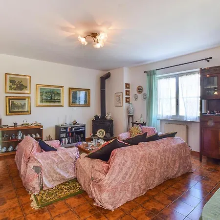 Stunning In With Kitchen 4*